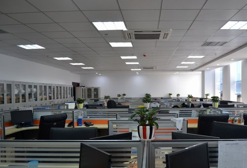 薩瓦尼機械取得自鎖曲柄連桿機構(gòu)的折彎機專利，便于上刀塊持續(xù)對折彎后的金屬板材加壓，消除反彈:折彎機
